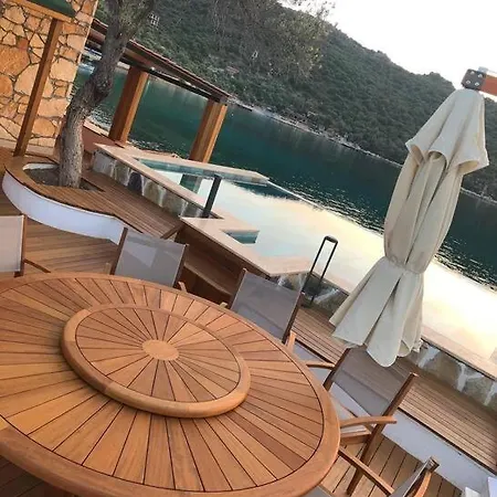 Uc Tarafi Denizli Cevrili Harika Appartement *