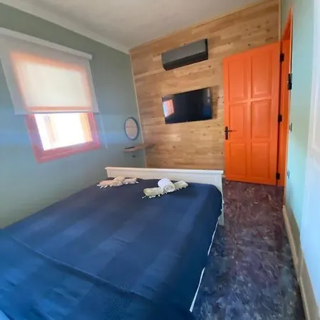 Uc Tarafi Denizli Cevrili Harika Appartement