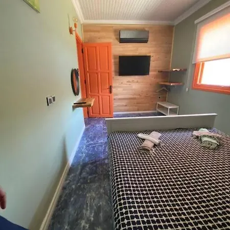 Uc Tarafi Denizli Cevrili Harika Appartement *