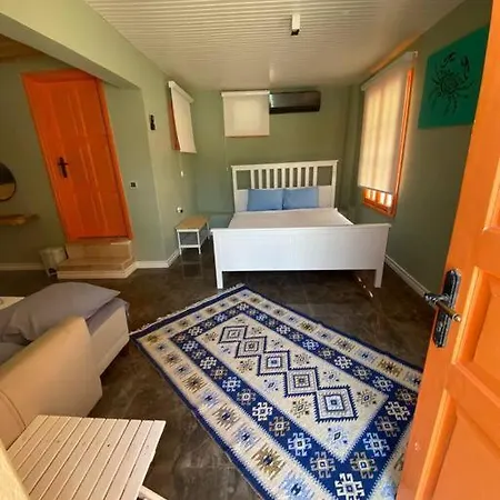 Uc Tarafi Denizli Cevrili Harika Kumluca