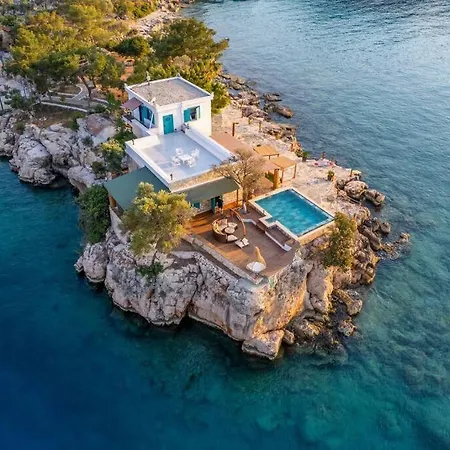 Uc Tarafi Denizli Cevrili Harika Kumluca